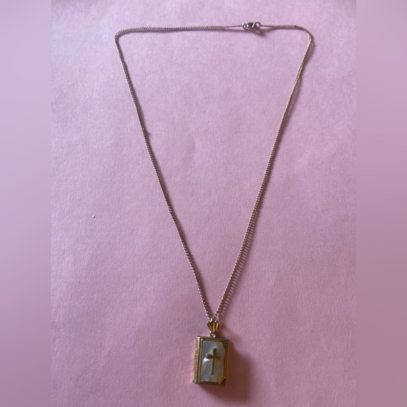 FINAL SALE 😎 Vintage Mother of Pearl Religious Cross Locket Gold Filled Necklace - Picture 2 of 8